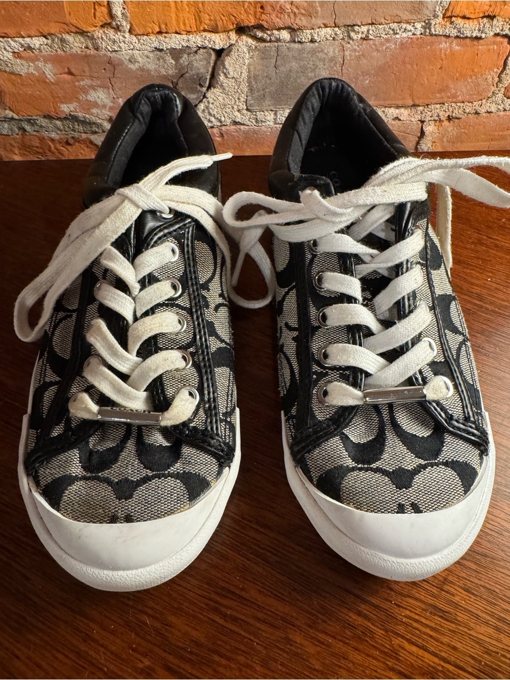 Coach Signature C Canvas Low-Top Sneakers Black & White Size 6.5 Women’s.